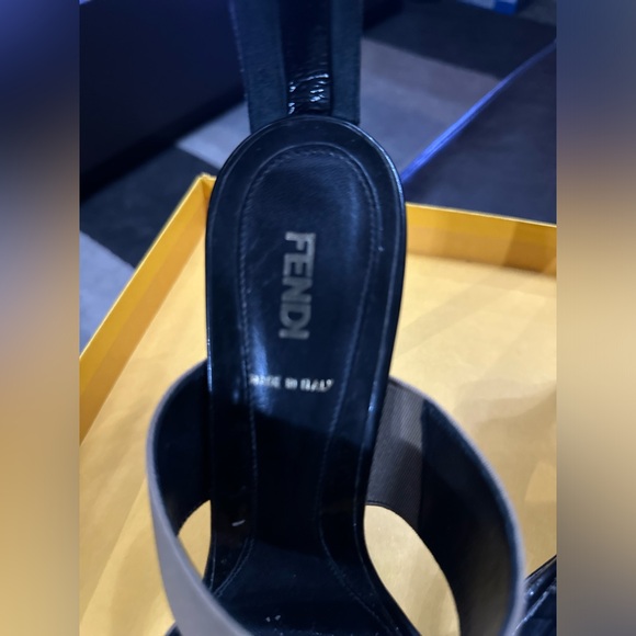 Stunning FENDI Vernice Elastico Heels! - Picture 10 of 13